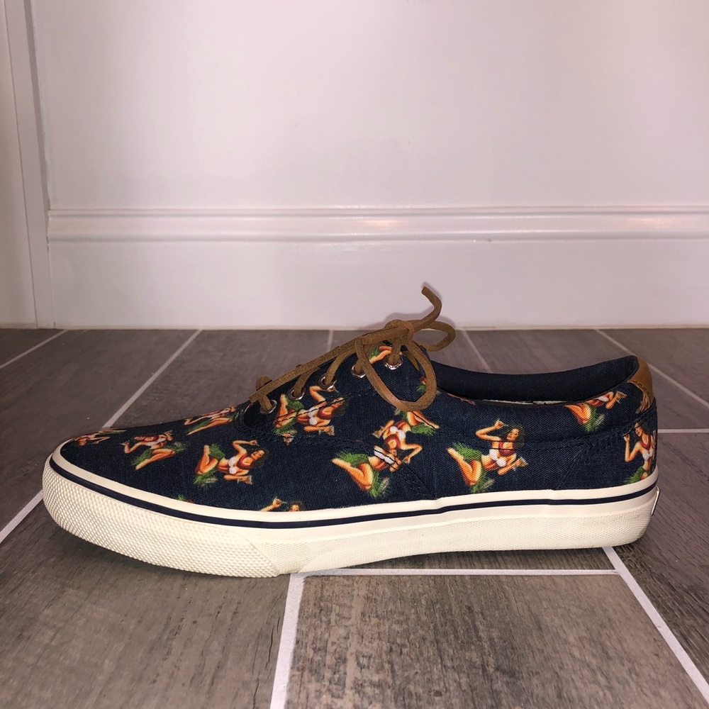 Bass Classic Compass Hula Girls